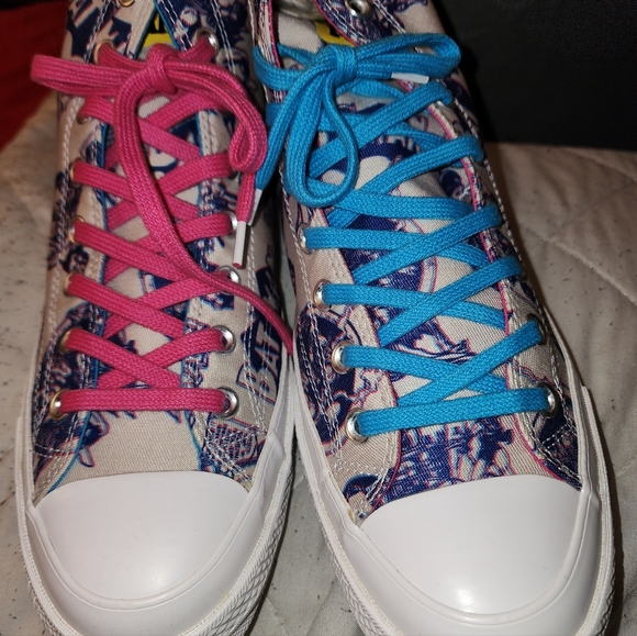 Converse Mens High-Top Sneakers - White and Purplish Gray with BATMAN All Over - Picture 6 of 6